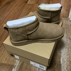 UGG- Classic Ultra Mini in Chestnut